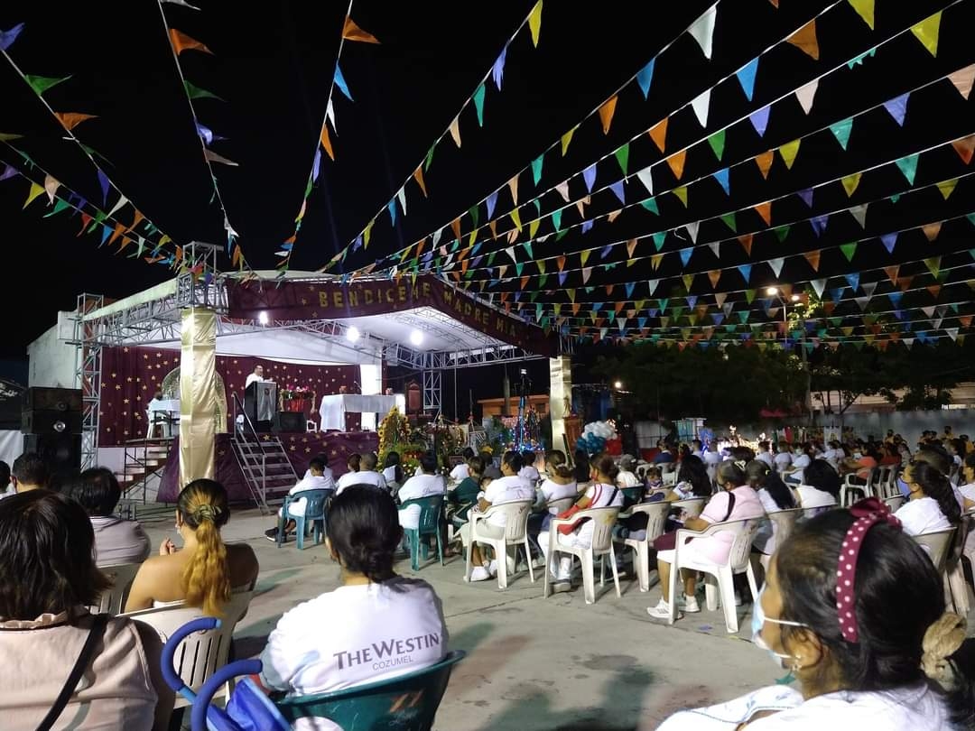 Peregrinos y devotos presenciaron y cantaron las mañanitas en la Virgen