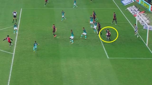 El gol fue dado como legal por el árbitro