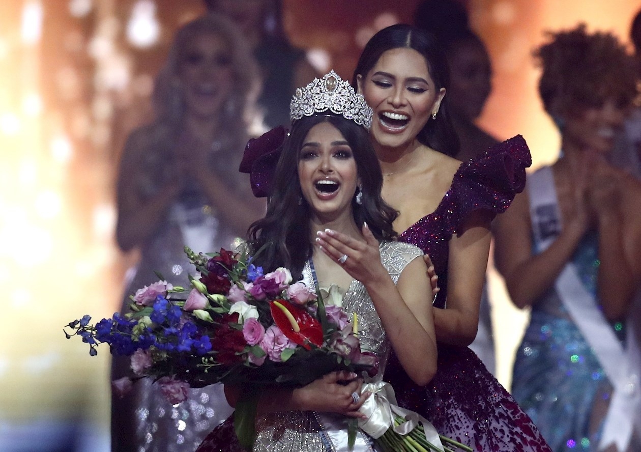 Andrea Meza coronó a Harnaaz Sandhu como Miss Universo 2021