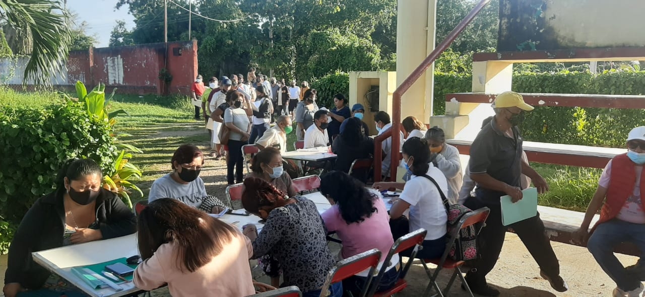 El domo doble de la Unidad Deportiva de Kantunilkín es la sede de aplicación de terceras dosis a adultos mayores