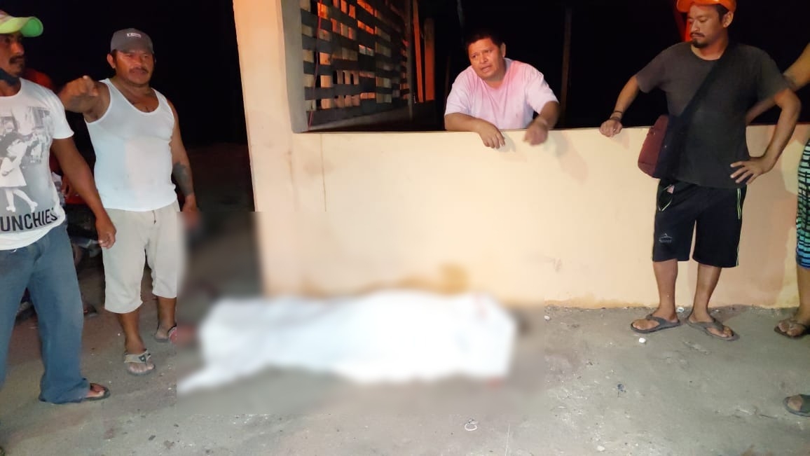 Al lugar arribaron elementos de la Policía Municipal quiénes acordonaron la zona y lograron contener a los vecinos
