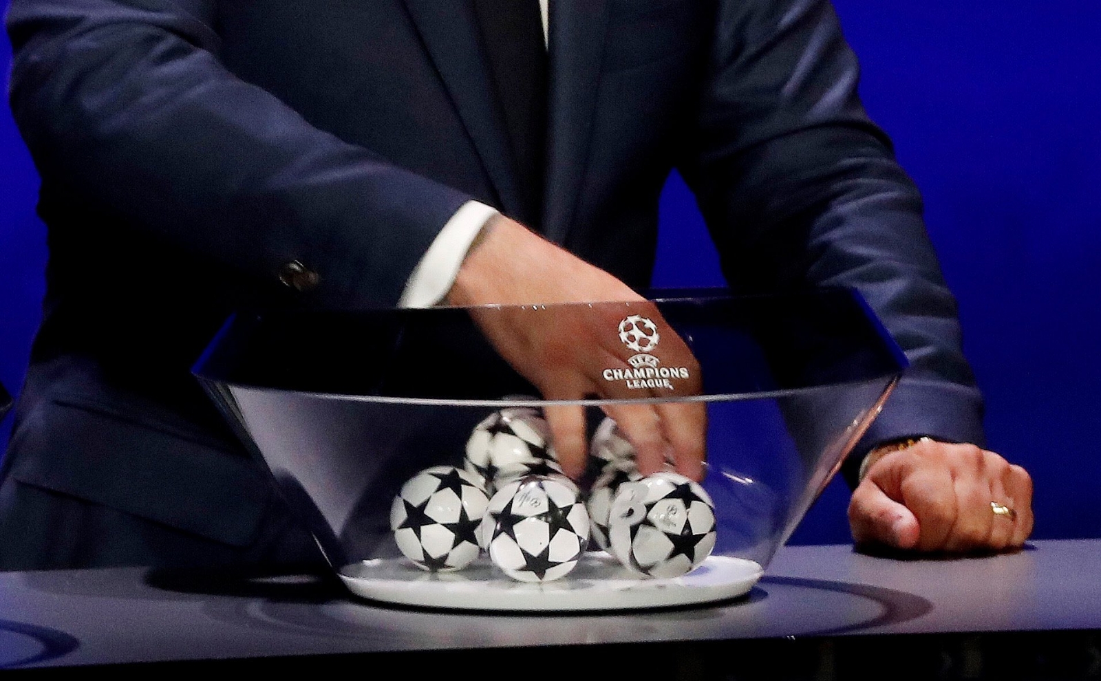 Messi volverá a enfrentar al Real Madrid en Champions League
Messi volverá a enfrentar al Real Madrid en Champions League