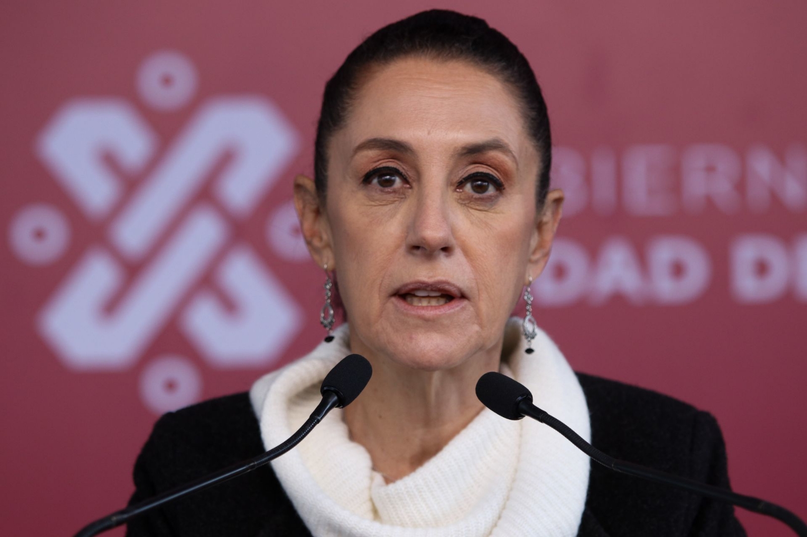 Claudia Sheinbaum negó que se quisiera impedir la entrada de los migrantes a la Ciudad de México y aseguró que se respetarán sus derechos humanos Claudia Sheinbaum negó que se quisiera impedir la entrada de los migrantes a la Ciudad de México y aseguró que se respetarán sus derechos humanos