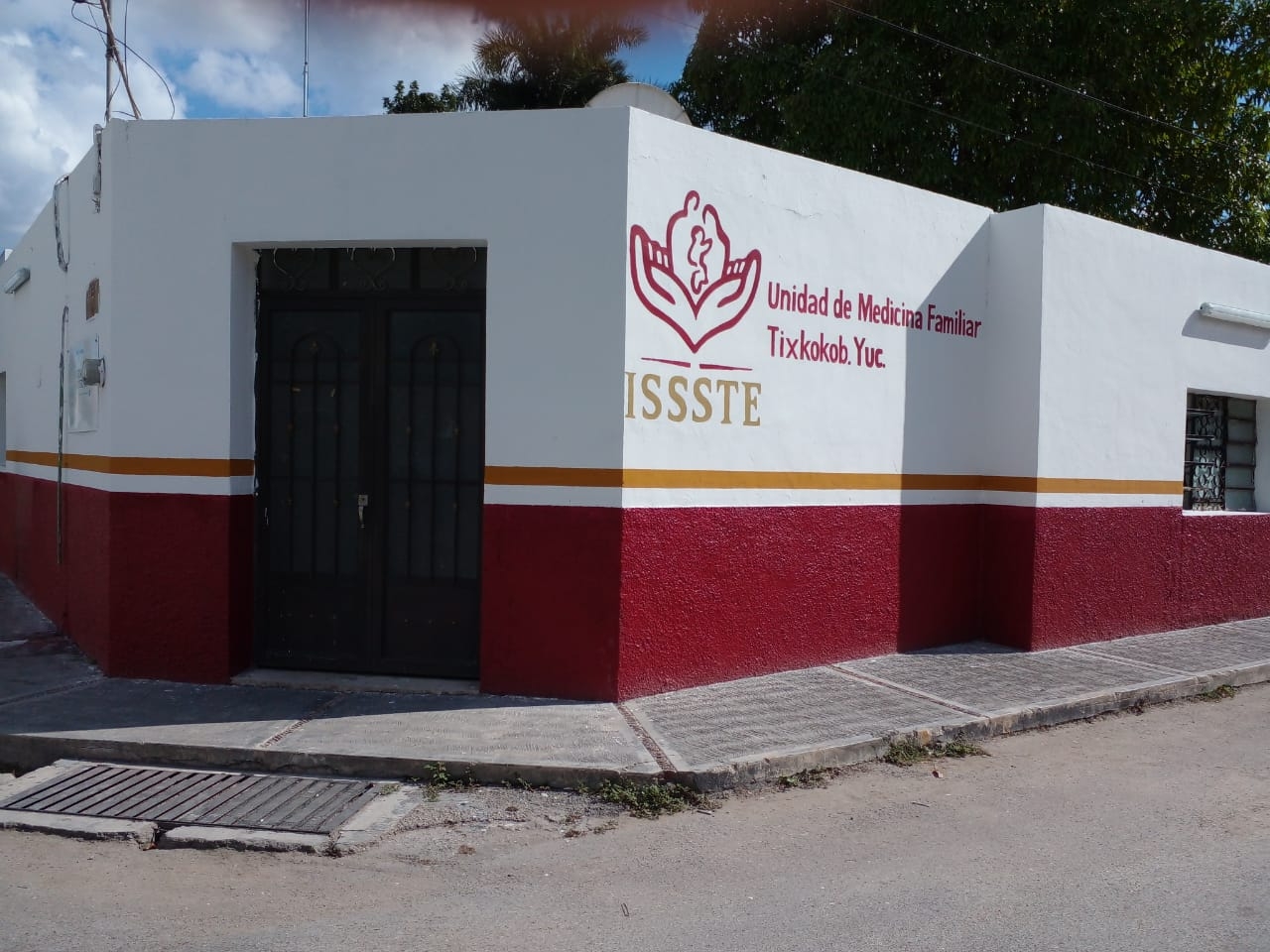 La población de Tixkokob ha crecido mucho y hay derechohabientes de otros Municipios que vienen a consultar aquí La población de Tixkokob ha crecido mucho y hay derechohabientes de otros Municipios que vienen a consultar aquí
