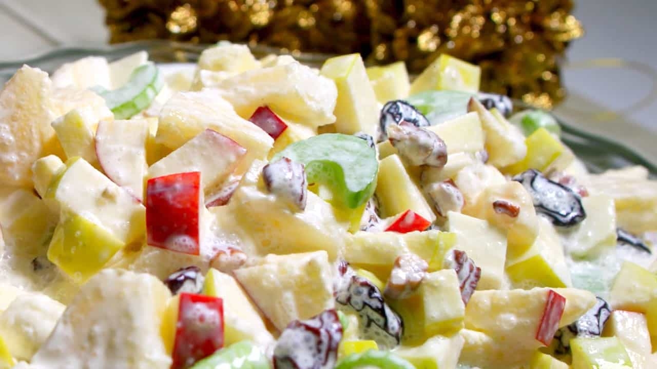 Aquí te vamos a enseñar a cómo preparar esta deliciosa ensalada navideña muy fácil y rápida Aquí te vamos a enseñar a cómo preparar esta deliciosa ensalada navideña muy fácil y rápida