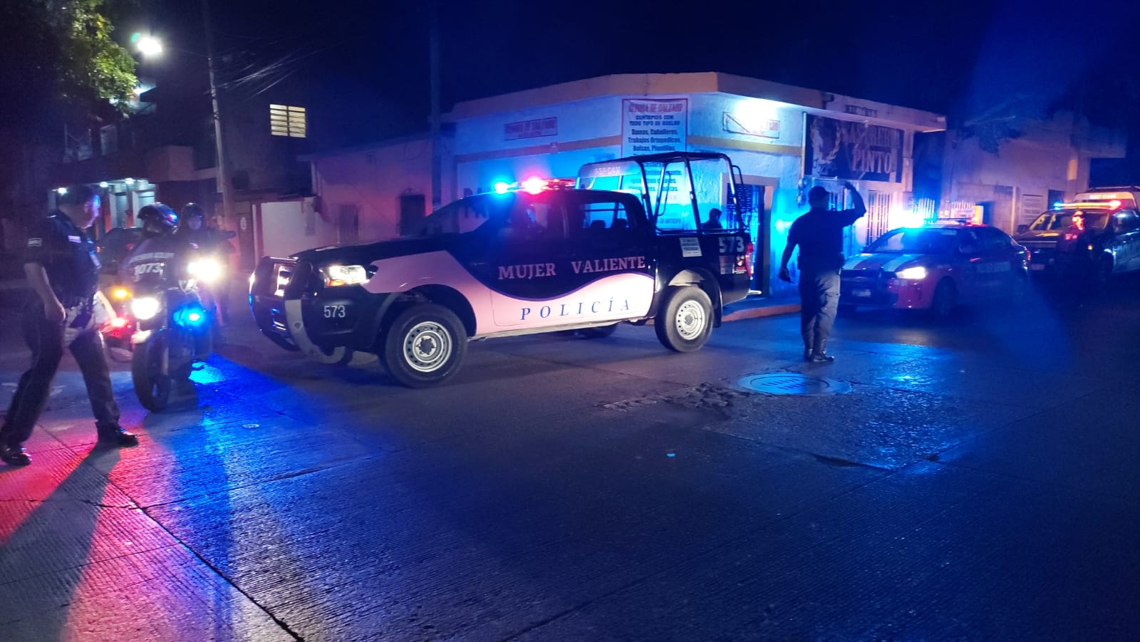 El reporte fue hecho por vecinos de lugar, quienes escucharon los disparon