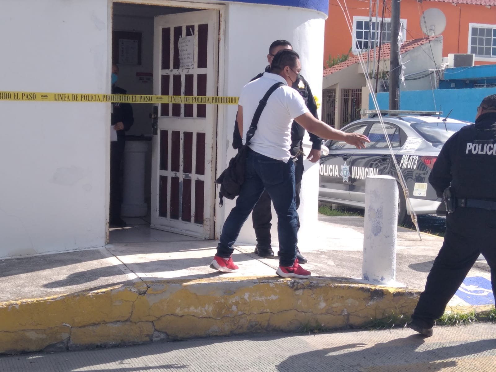 Los hombres se llevaron teléfonos celulares y cerca de 4 mil pesos  en efectivo