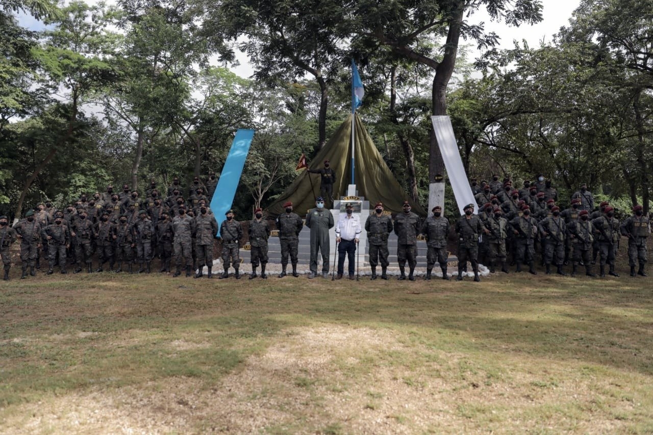 El Ejército indicó que "ha prestado su colaboración" para el arresto de los tres militares, los que "deberán resolver su situación jurídica de manera individual"