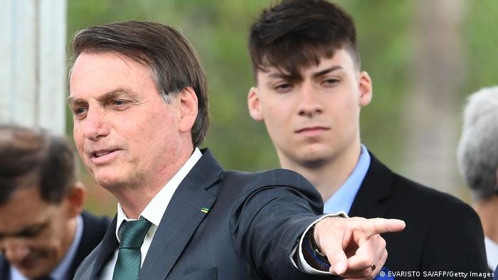 Jair Bolsonaro indicó que 'el lenguaje neutro de los gays' dañará a la juventud, pues dice que con ello hace que se interesen por temas de la homosexualidad Jair Bolsonaro indicó que 'el lenguaje neutro de los gays' dañará a la juventud, pues dice que con ello hace que se interesen por temas de la homosexualidad