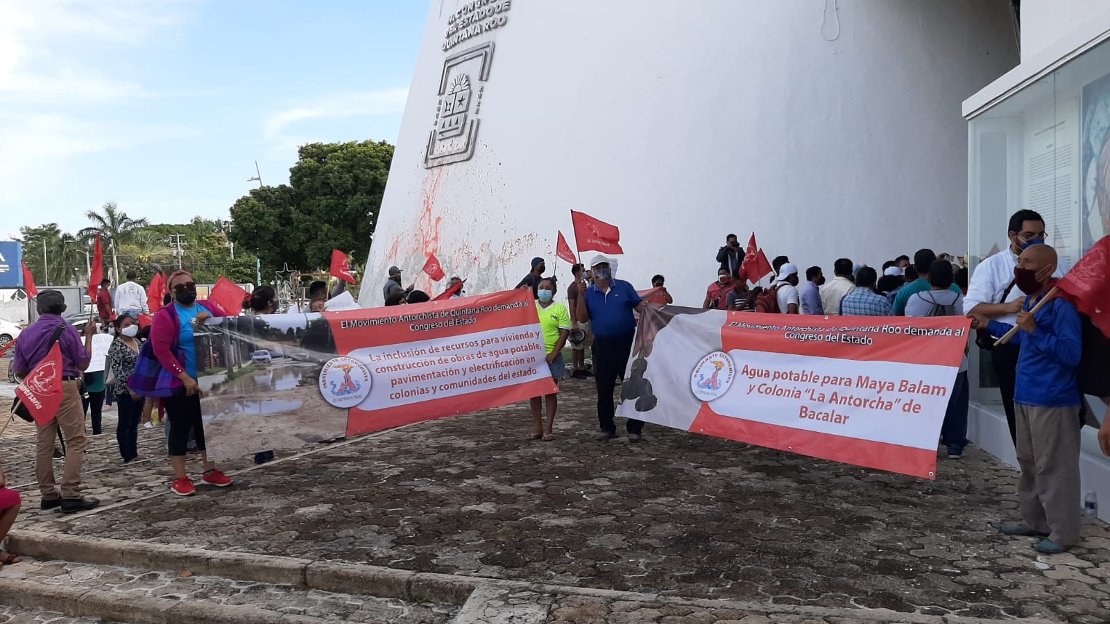 Antorchistas de Quintana Roo se manifiestan en el Congreso del Estado: VIDEO