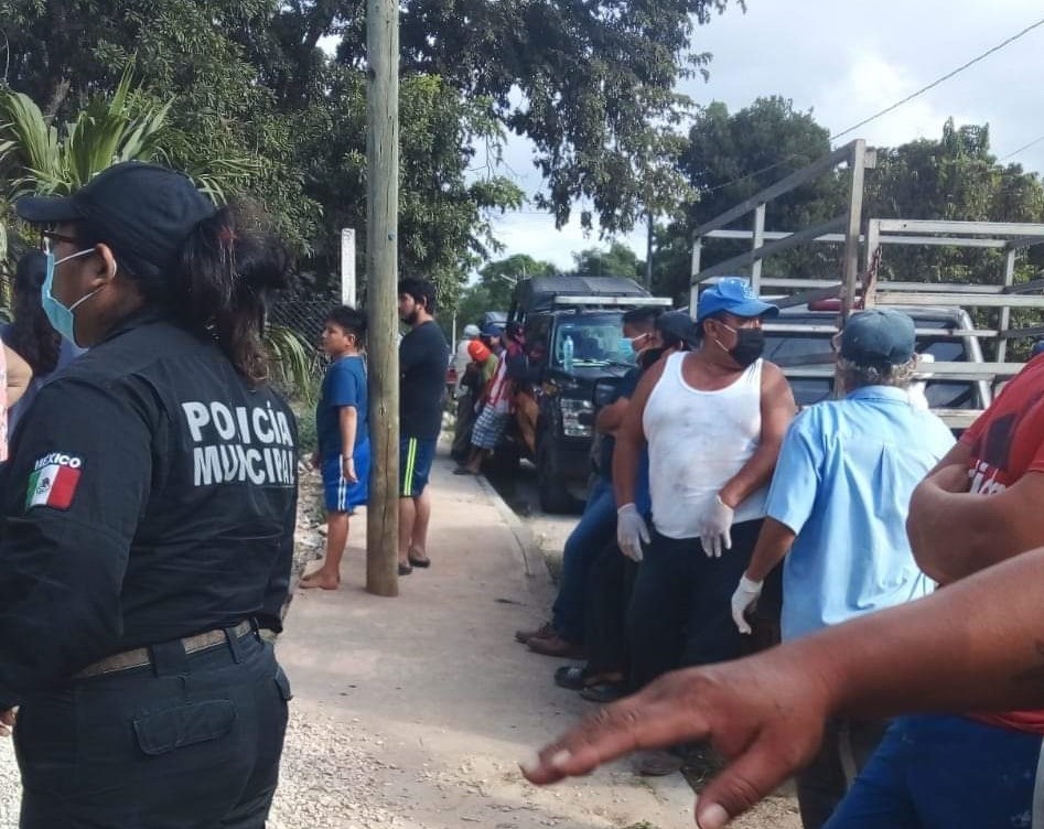 Los habitantes han tenido que intervenir para evitar el desalojo de sus vecinos, que carecen de estudios y conocimientos de leyes