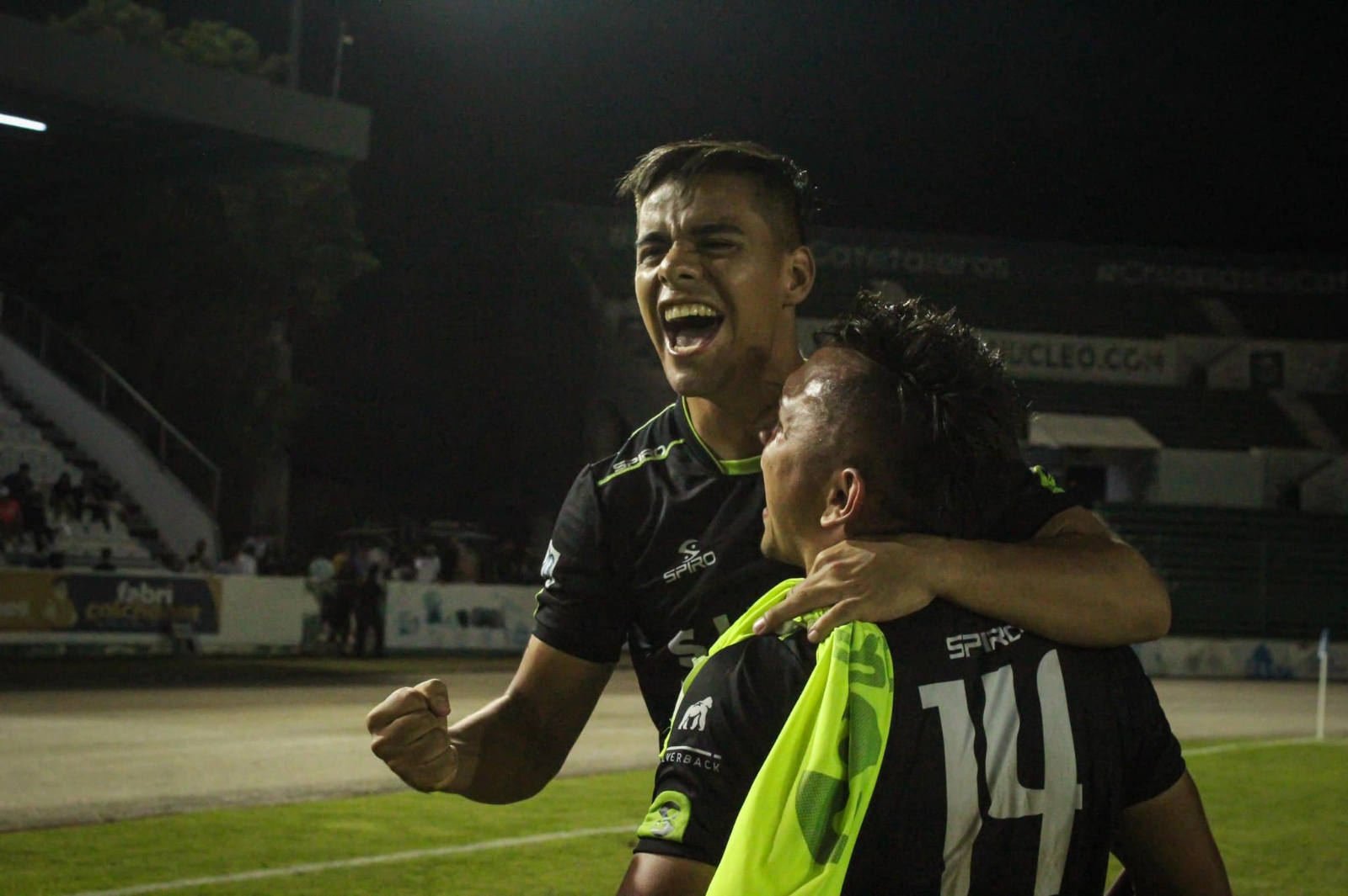 El encuentro se lleva a cabo en el estadio “Francisco Zarco” en Durango El encuentro se lleva a cabo en el estadio “Francisco Zarco” en Durango