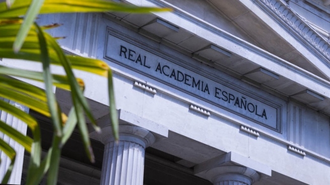 La pandemia, que dominó la actualización de finales del año pasado cuando se agregaron covid, coronavirus y distópico