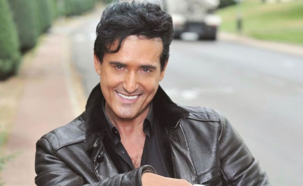 Carlos Marín, de 53 años, empezó a sentirse mal en los últimos días, por lo que fue hospitalizado en el centro médico Manchester Royal