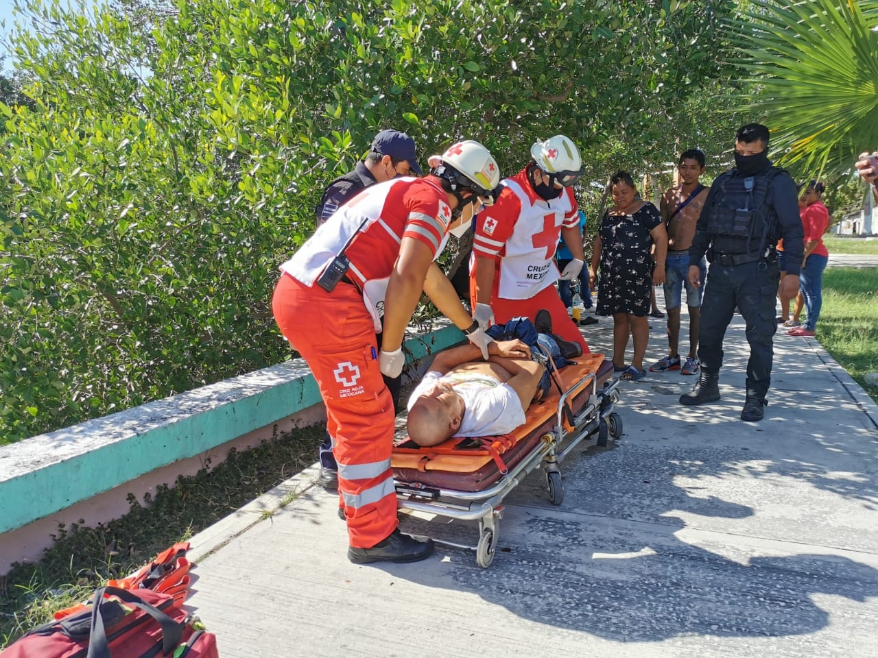 Este tipo de accidentes cuando la gente cae a la Caleta, regularmente son fatales, ya que se pierden en el agua perdiendo la vida Este tipo de accidentes cuando la gente cae a la Caleta, regularmente son fatales, ya que se pierden en el agua perdiendo la vida