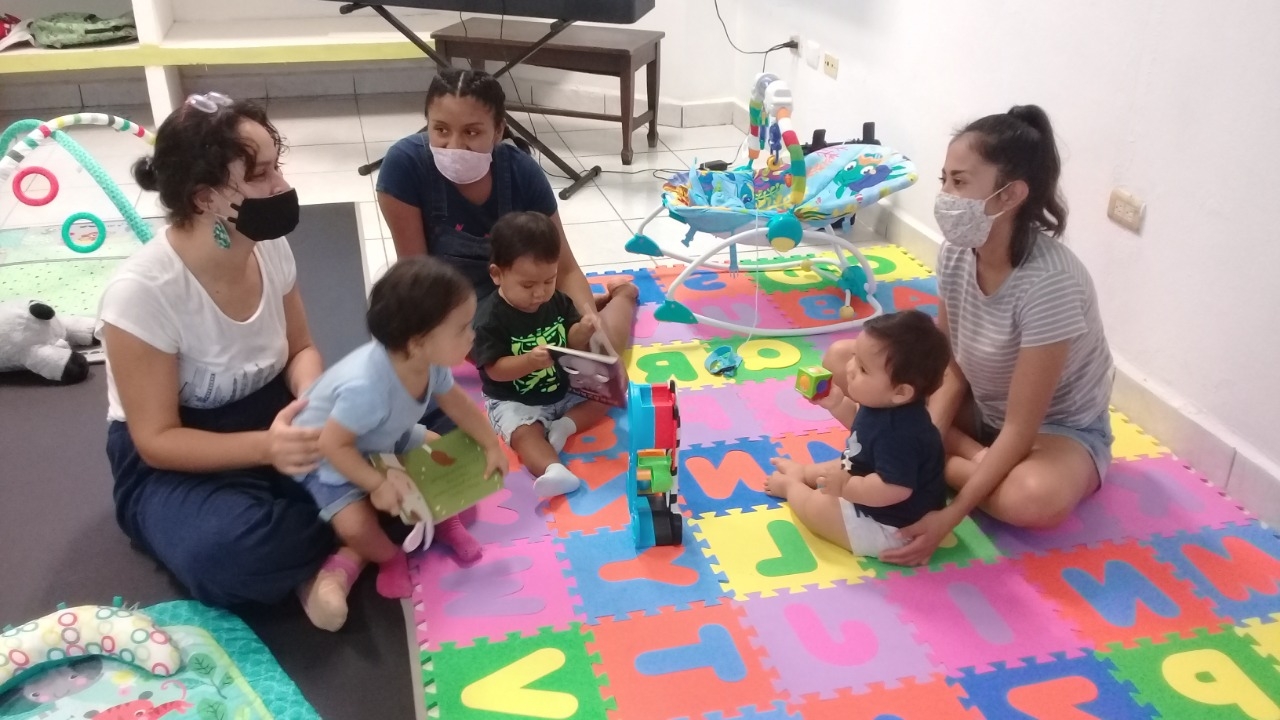 La Bebeteca es un espacio lúdico para las madres embarazadas, con bebés y niños