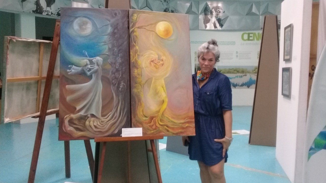 La artista, es egresada de la licenciatura de Diseño de la Comunicación Gráfica en la UAM-Atzcapotzalco en CDMX