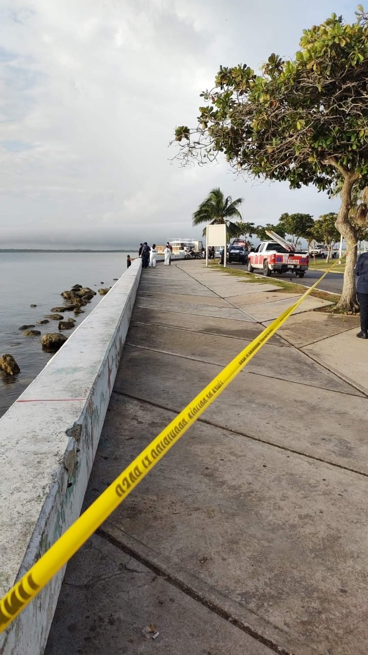 El cuerpo se halló flotando en la Bahía de Chetumal, cerca de la Explanada de la Bandera