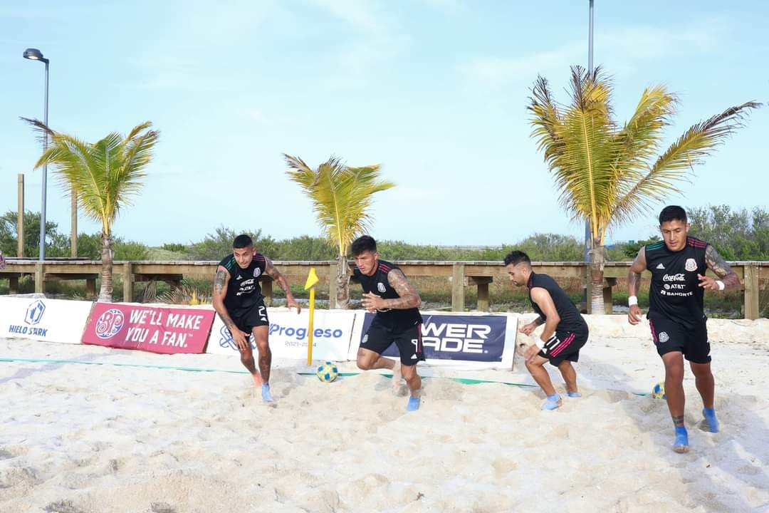 La Selección Nacional de Futbol de Playa se encuentra en concentración dentro del puerto de Progreso La Selección Nacional de Futbol de Playa se encuentra en concentración dentro del puerto de Progreso