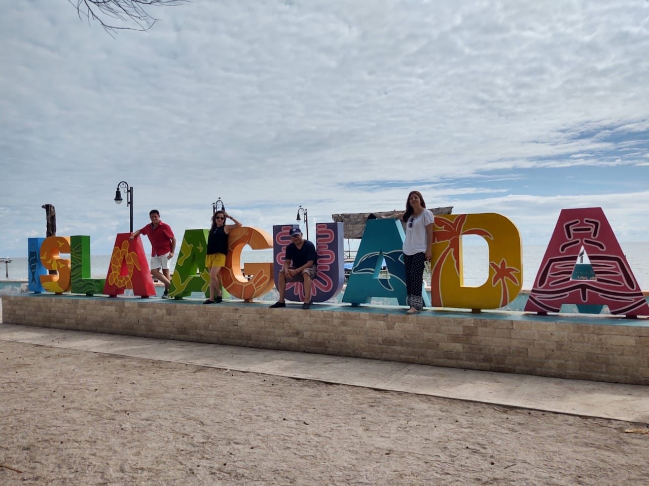 El año pasado Isla Aguada fue nombrada Pueblo Mágico y en este tiempo la situación sigue igual El año pasado Isla Aguada fue nombrada Pueblo Mágico y en este tiempo la situación sigue igual