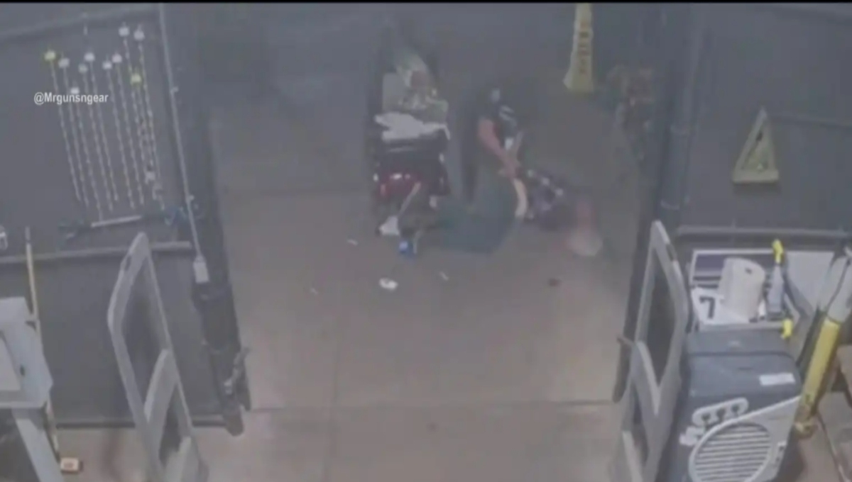Un policía de Estados Unidos disparó nueve veces a un hombre sospechoso de robar una caja de herramientas en un supermercado y que en una silla de ruedas motorizada se negó a detenerse Un policía de Estados Unidos disparó nueve veces a un hombre sospechoso de robar una caja de herramientas en un supermercado y que en una silla de ruedas motorizada se negó a detenerse