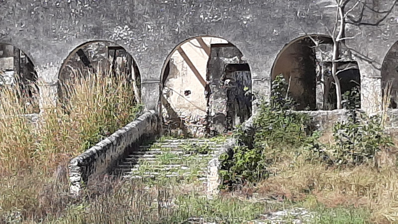 Visitantes suelen llevarse las piedras de la construcción para colocarlas en sus casas y jardines, sin que nadie sea sancionado Visitantes suelen llevarse las piedras de la construcción para colocarlas en sus casas y jardines, sin que nadie sea sancionado