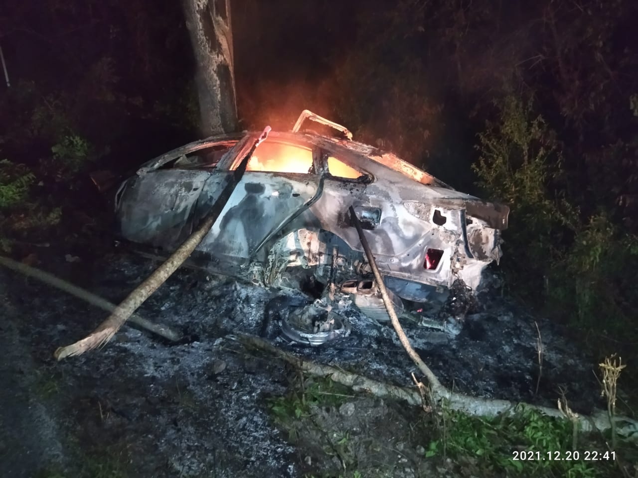 El vehículo fue consumido por las llamas con el conductor adentro, esto en Felipe Carrillo Puerto El vehículo fue consumido por las llamas con el conductor adentro, esto en Felipe Carrillo Puerto