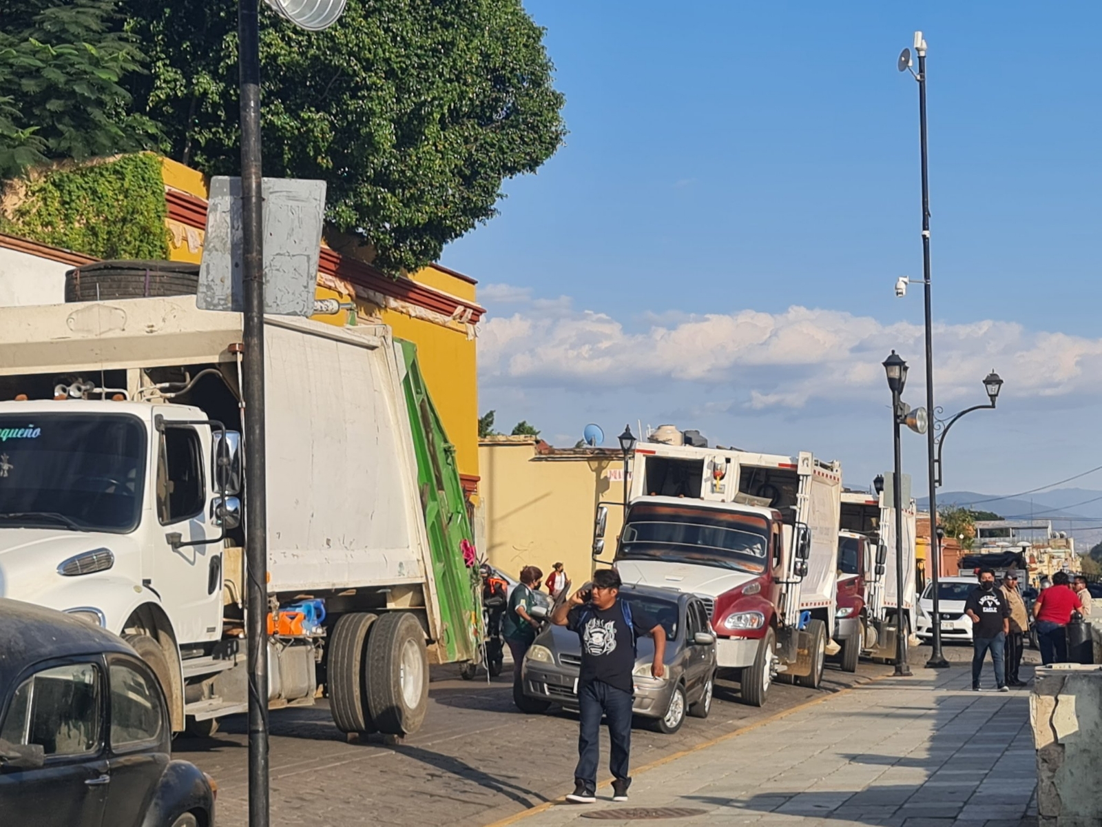 Trabajadores exigen al presidente municipal de Morena que cumpla con su promesa