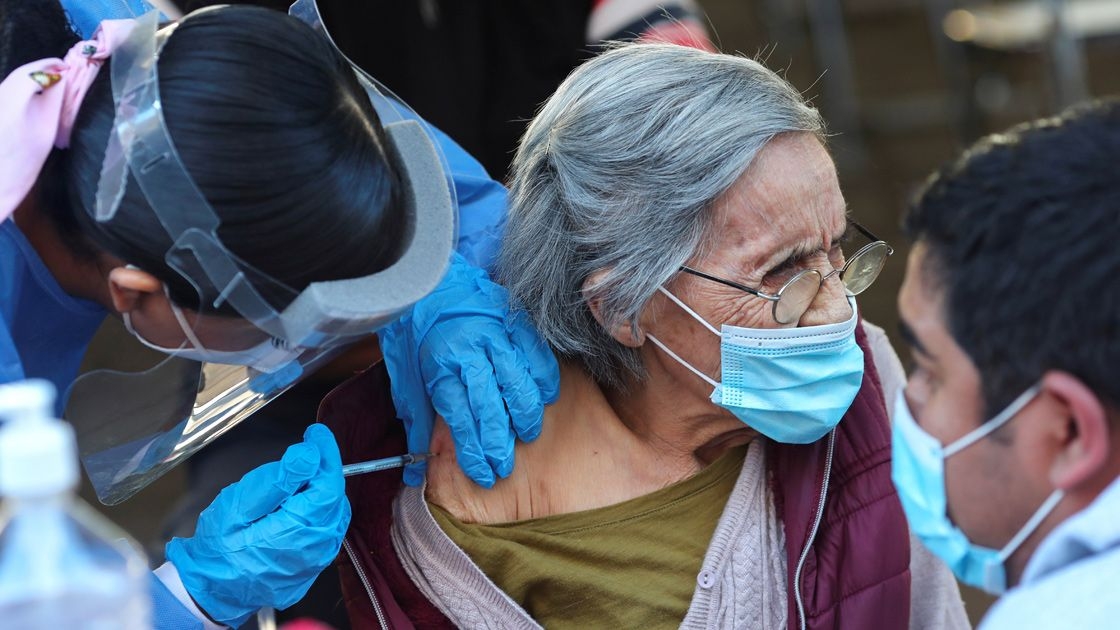 El comité de expertos que asesora al gobierno en la respuesta a la pandemia aprobó la noche del martes esa medida El comité de expertos que asesora al gobierno en la respuesta a la pandemia aprobó la noche del martes esa medida