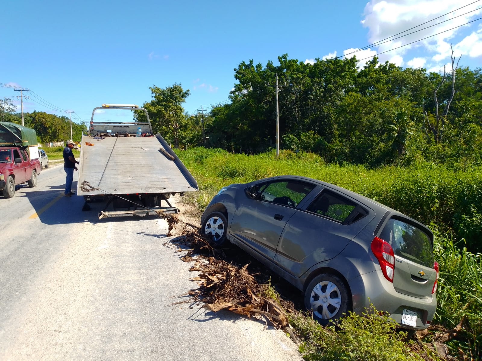 La automovilista se dirigía al poblado de Leona Vicario pero de pronto quiso regresar a Cancún