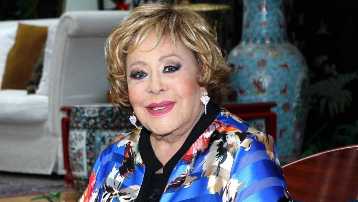Luego de que Silvia Pinal fuera hospitalizada por complicaciones cardiacas y por su contagio de COVID-19, este fin de semana comenzaron a retirarle la respiración artificial