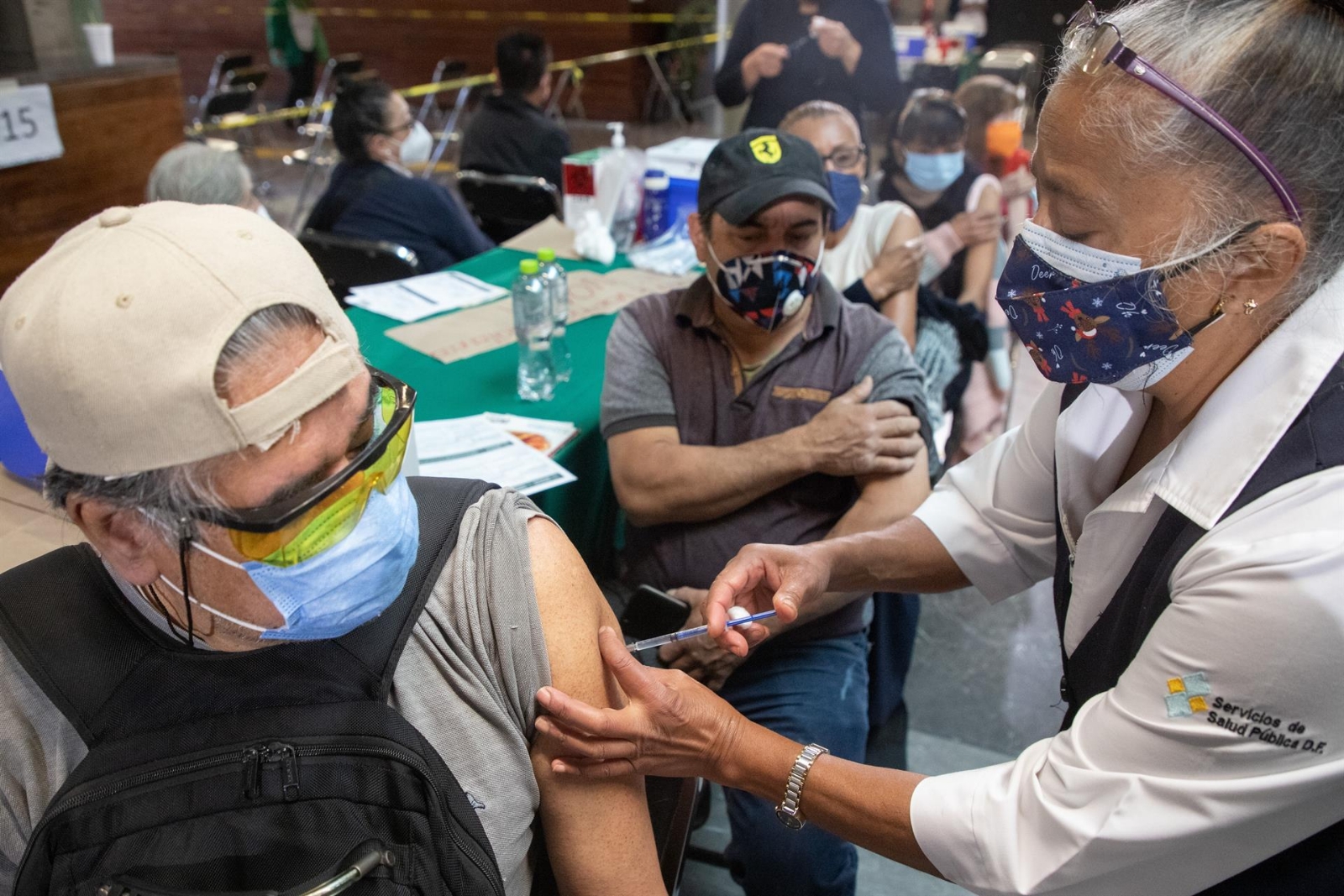 México aumentó de un día a otro ocho caso de la variante ómicron. Foto: EFE/Madla Hartz