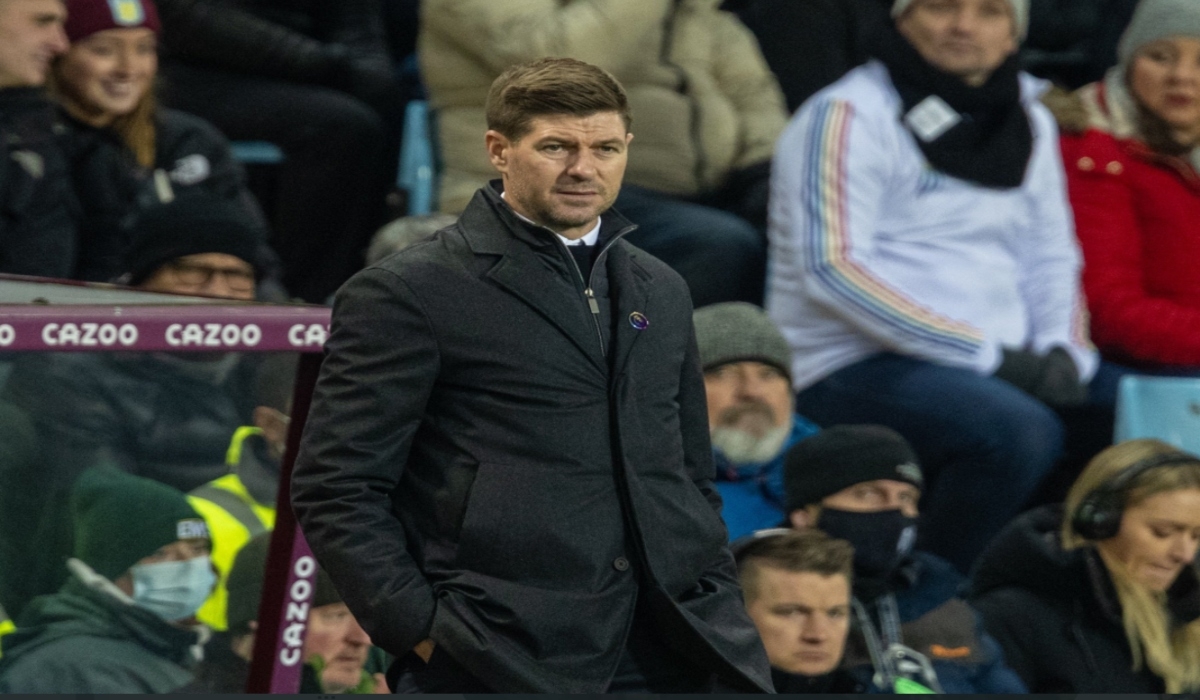 Steven Gerrard. Entrenador del Aston Villa, dio positivo a COVID-19, por lo que no estará en los encuentros contra el Chelsea y el Leeds United, de acuerdo con el club de Birmningham Steven Gerrard. Entrenador del Aston Villa, dio positivo a COVID-19, por lo que no estará en los encuentros contra el Chelsea y el Leeds United, de acuerdo con el club de Birmningham