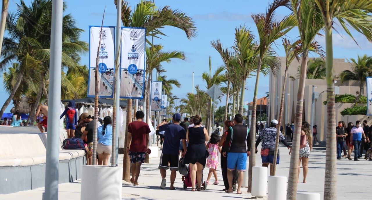 Turistas abarrotan el Malecón de Progreso en el último domingo del 2021: FOTORREPORTAJE