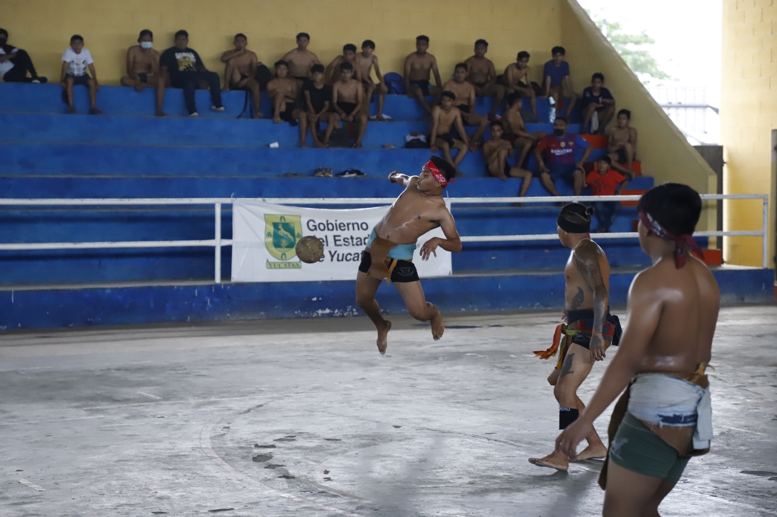 Los encuentros se disputan con dos tiempos de 13 minutos cada uno, con un receso de siete minutos al medio tiempo