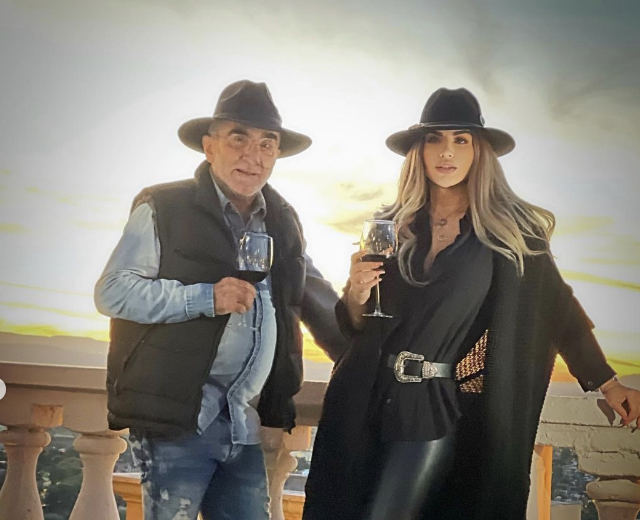 "Yo te escojo a ti, para que nos compliquemos la Vida juntos", le escribió su novia a Vicente Fernandez Jr. Foto: Instagram @marianangp01