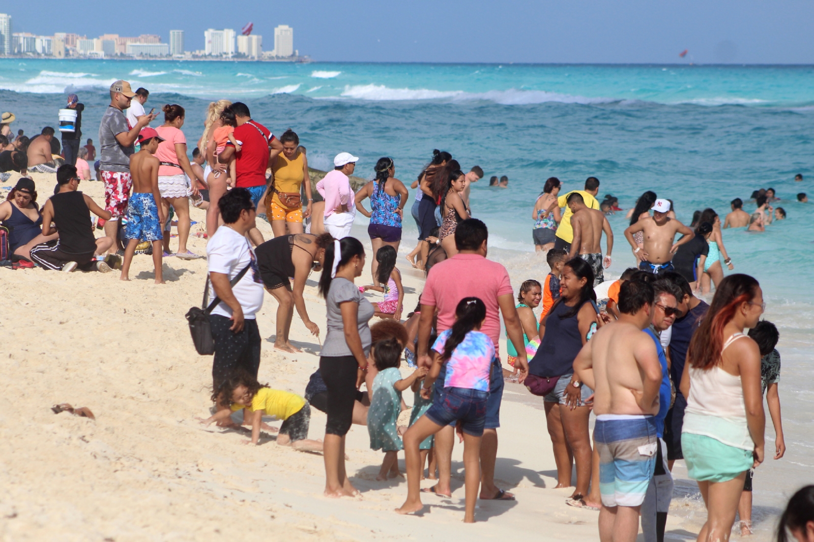 Hasta el momento el aeropuerto de Cancún no ha cancelado vuelos extranjeros debido a ómicron; ayer registró 582 operaciones.