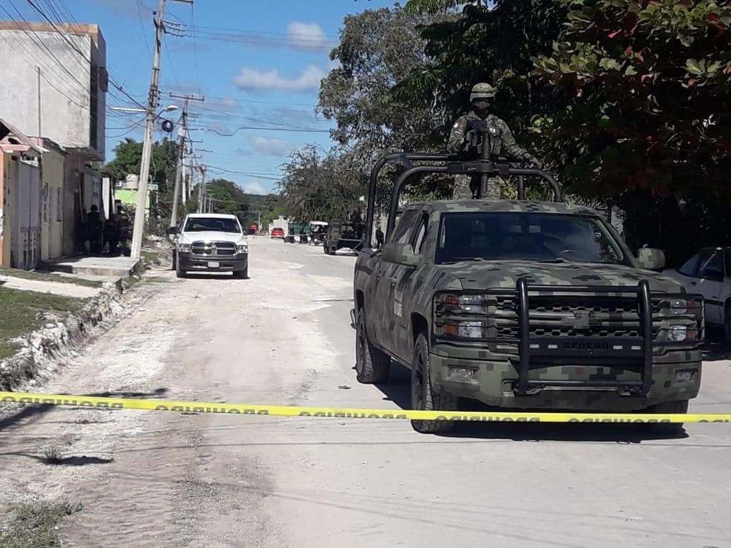 Los hombres huyeron a bordo de una camioneta