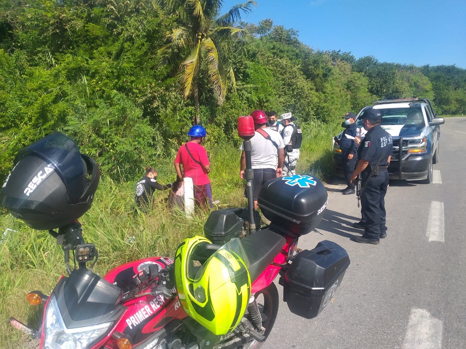 Elementos de la Guardia Nacional aseguraron el vehículo en el que se transportaba el lesionado para los trámites legales Elementos de la Guardia Nacional aseguraron el vehículo en el que se transportaba el lesionado para los trámites legales