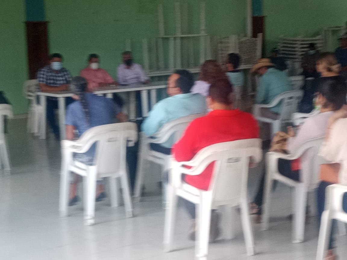 Un grupo de los supuestos estafados sostuvo una reunión con dirigentes, pero no hubo solución a su problema