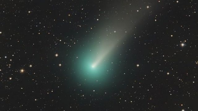 Para poder observarlo fácilmente, las condiciones del clima deberán ser optimas o en su defecto, se recomienda usar binoculares