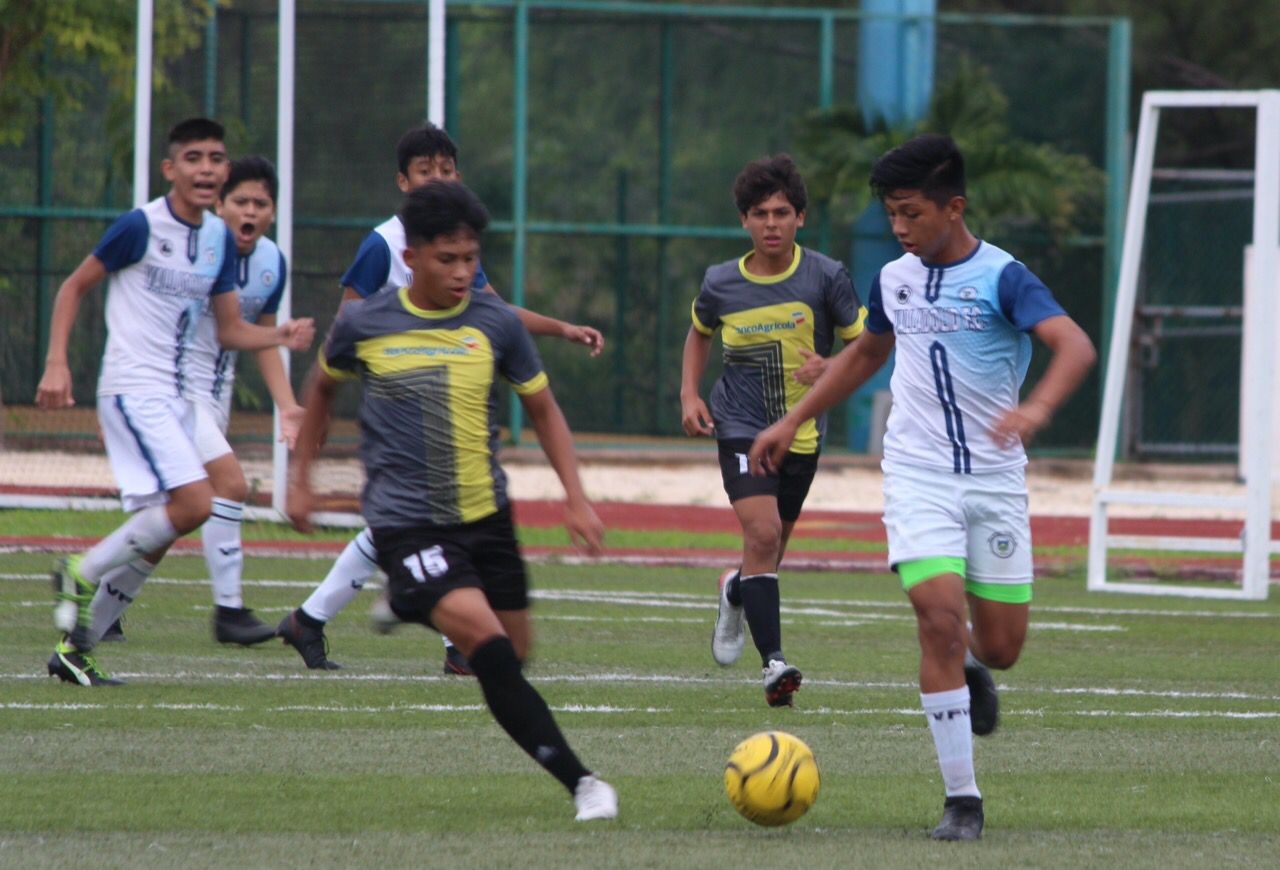 Los equipos cancunenses Pioneros FC y el Colegio Boston, se quedaron con el tercer y cuarto puesto respectivamente