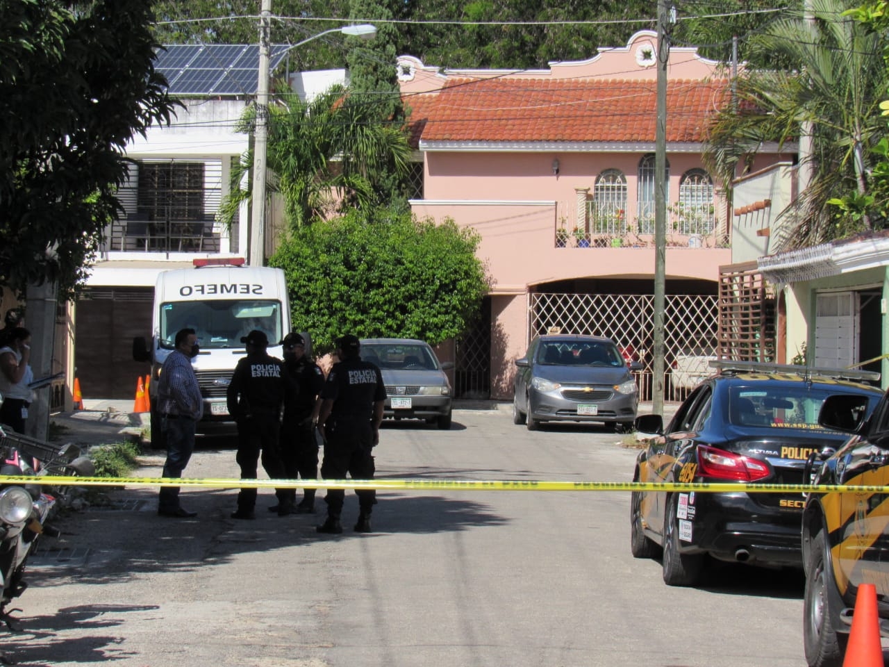 Al sitio también acudió personal del Servicio Médico Forense SEMEFO para el levantamiento del cadáver Al sitio también acudió personal del Servicio Médico Forense SEMEFO para el levantamiento del cadáver