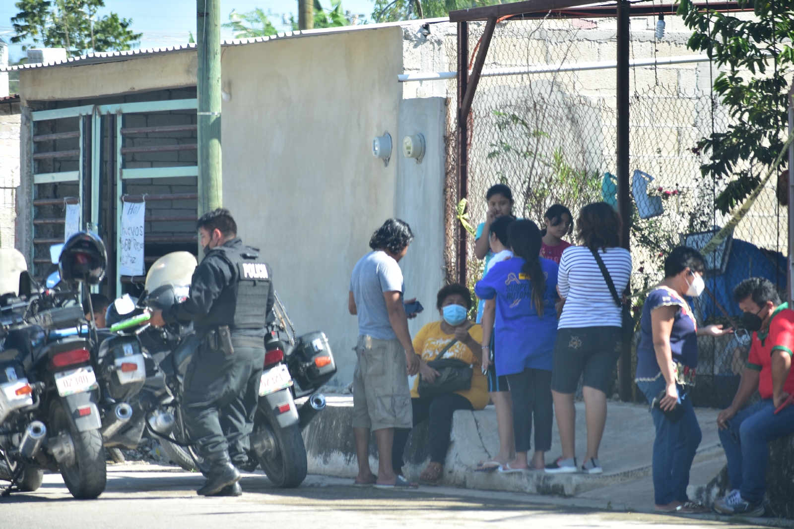 Policías estatales levantaron el reporte por la muerte de la señora en el interior de su vivienda ubicada en la unidad habitacional Siglo XXI, en la capital del Estado