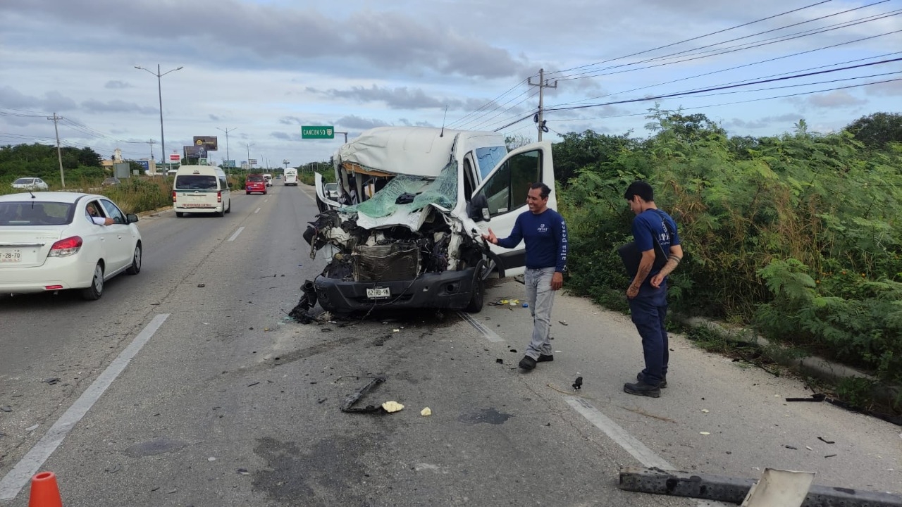 Los testigos del percance solicitaron apoyo de ambulancias, sin embargo, nadie resultó herido Los testigos del percance solicitaron apoyo de ambulancias, sin embargo, nadie resultó herido