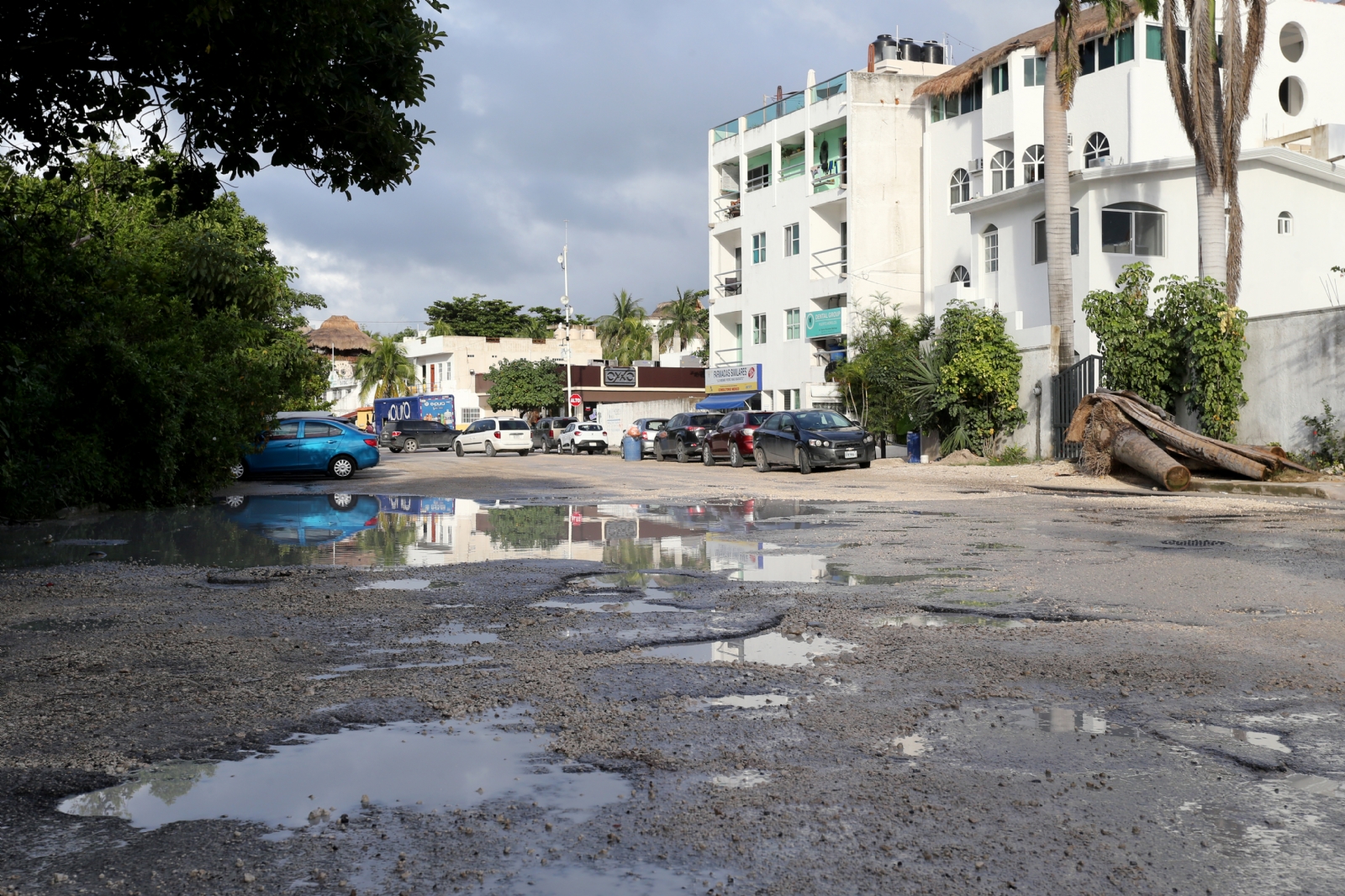 Vecinos de Puerto Morelos, enojados por baches en calles del municipio