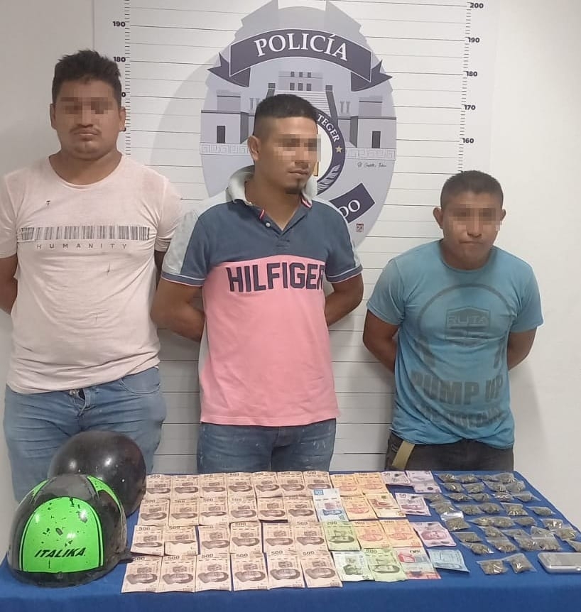 Los oficiales procedieron a la formal detención de los masculinos para ponerlos a disposición de la autoridad correspondiente.
