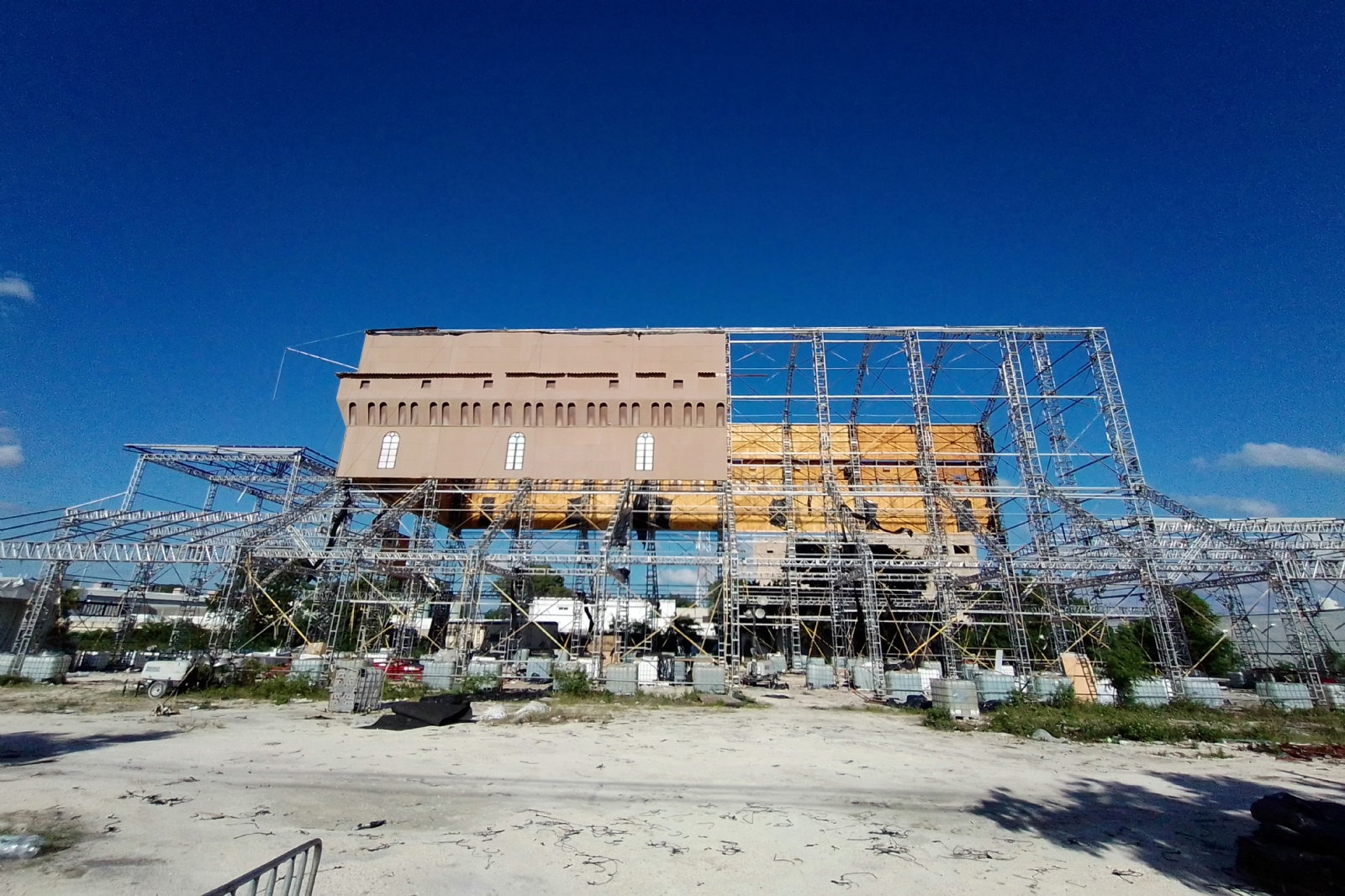 Tras soportar los embates de los huracanes Delta y Zeta en 2020 y Grace este año, la réplica de la Capilla Sixtina en Cancún será retirada Tras soportar los embates de los huracanes Delta y Zeta en 2020 y Grace este año, la réplica de la Capilla Sixtina en Cancún será retirada
