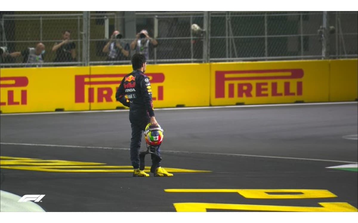 'Checo' se lamentaba de tener que abandonar la carrera 'Checo' se lamentaba de tener que abandonar la carrera