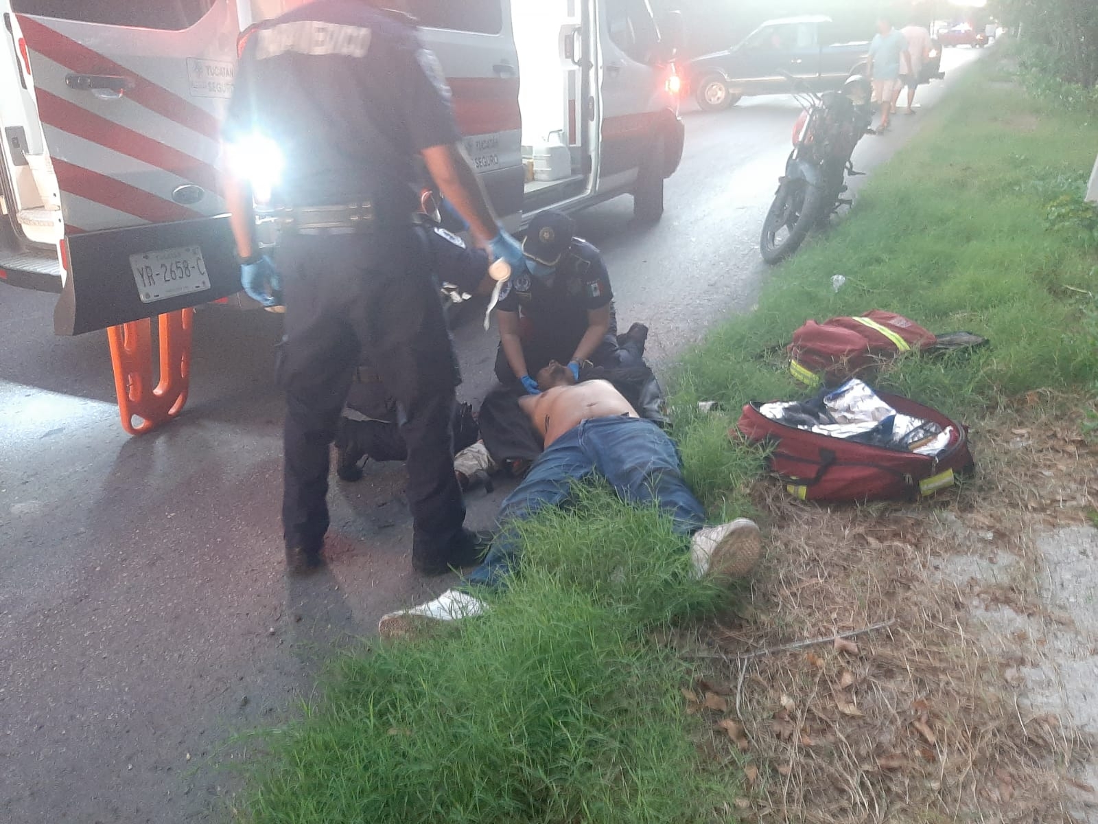 Ambos fueron trasladados a un hospital Ambos fueron trasladados a un hospital